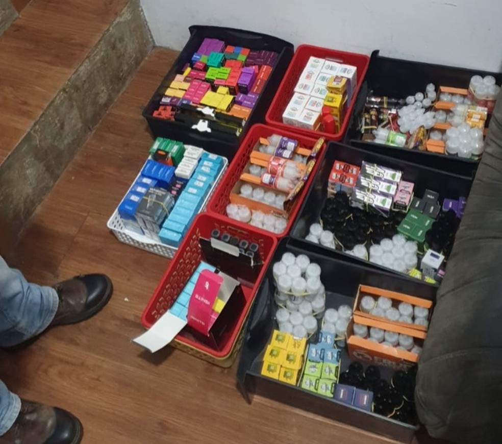 Centenas de cigarros eletrônicos são apreendidos em Salvador  — Foto: Divulgação/Polícia Civil