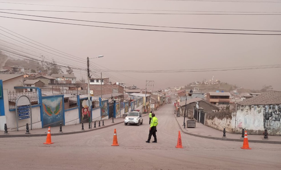 Que situação! Cinzas de vulcão ativo cancelam treino do Flamengo em Guayaquil