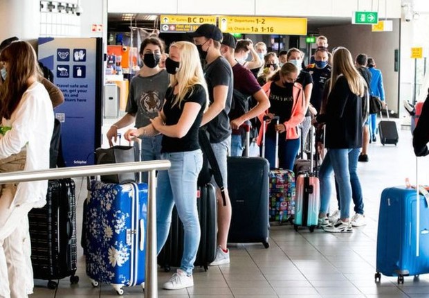 Aeroportos são a principal porta de entrada de novas variantes no país (Foto: Getty Images via BBC)