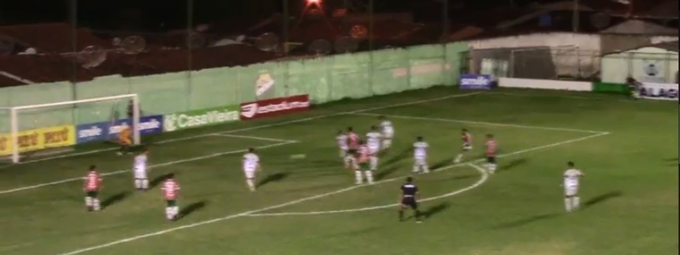 Júnior Santos marca para o CSE contra o Coruripe — Foto: Reprodução FAFTV