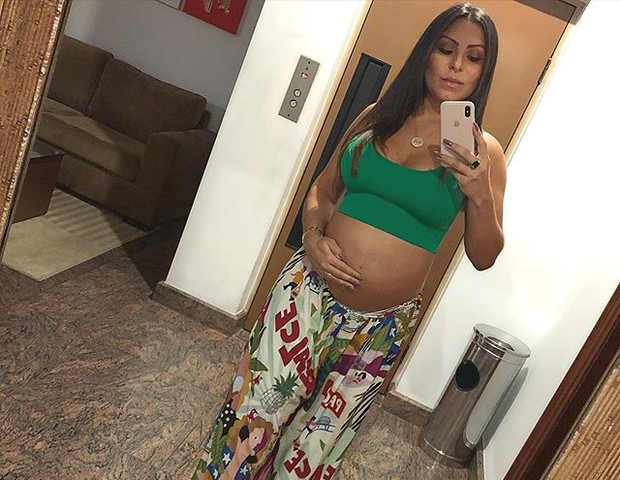 Andressa Ferreira exibe barrigão de gravidez de primeiro filho com Thammy (Foto: Reprodução)