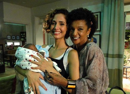 Elisa Lucinda será mãe de Carol e Alice em Insensato Coração