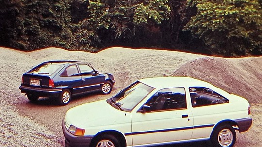 Comparativo de 1993: Escort ou Kadett, qual era o melhor hatch médio com motor 1.8?