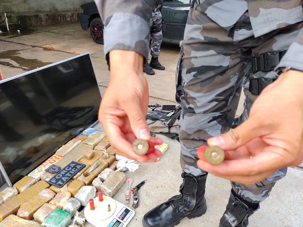 Polícia apreende cerca de 14 kg de drogas em barraco na Zona Sul de Teresina — Foto: Francisco Filho 
