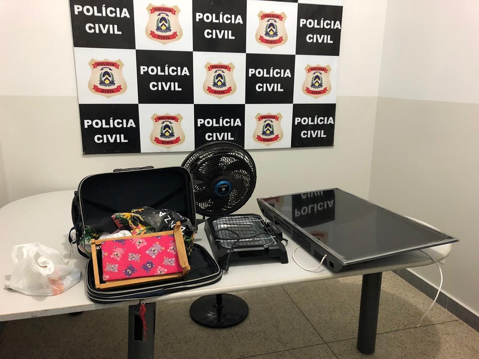 Objetos roubados da casa de professor assassinado foram apreendidos — Foto: Manoela Messias/TV Anhanguera