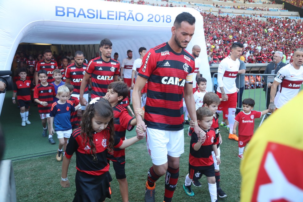 CapitÃ£o do Flamengo, RÃ©ver entrou em campo contra o Internacional no primeiro turno (Foto: Gilvan de Souza/Flamengo)