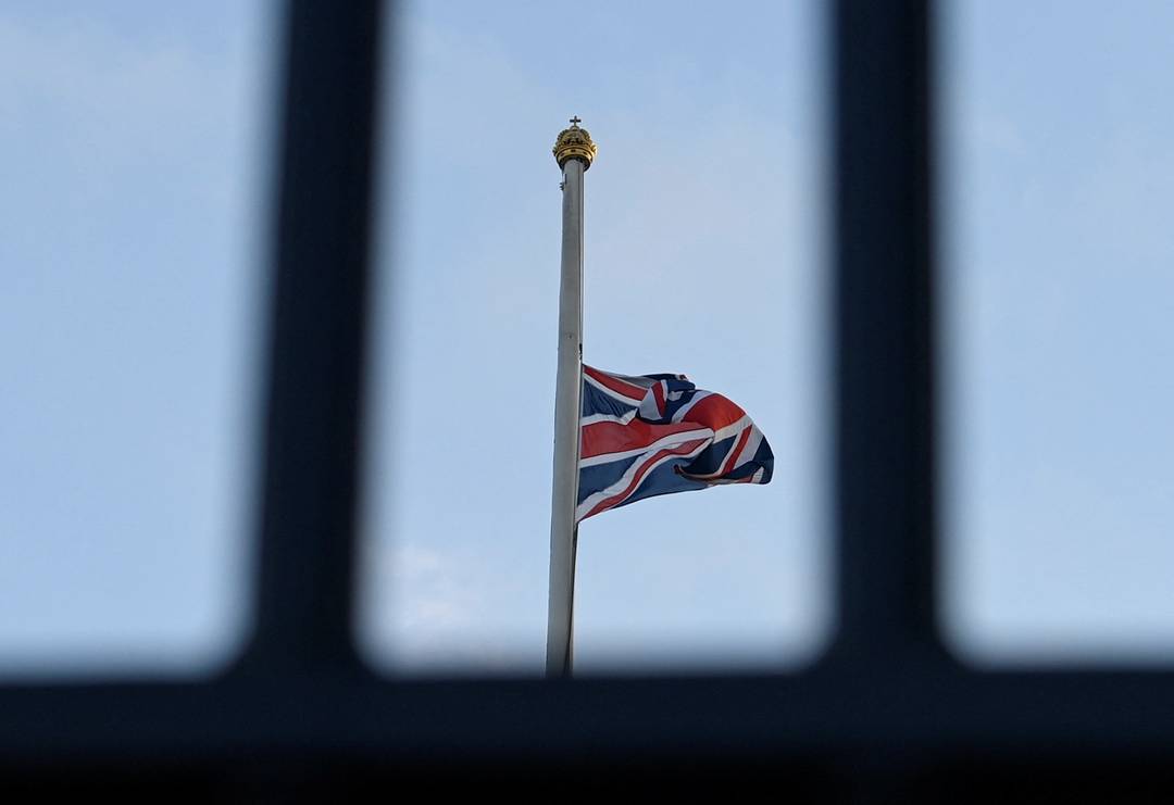 Bandeira no Palácio de Buckingham a meio mastro após morte da rainha Elizabeth II, em 8 de setembro de 2022.