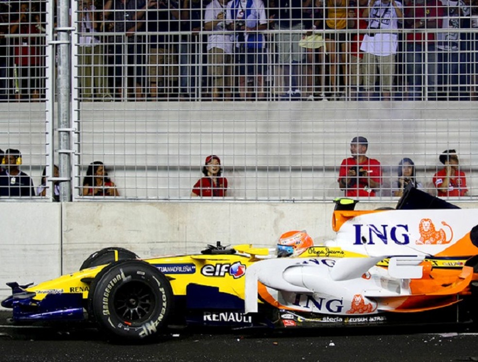 Nelsinho Piquet no polêmico GP de Singapura de 2008 — Foto: Divulgação