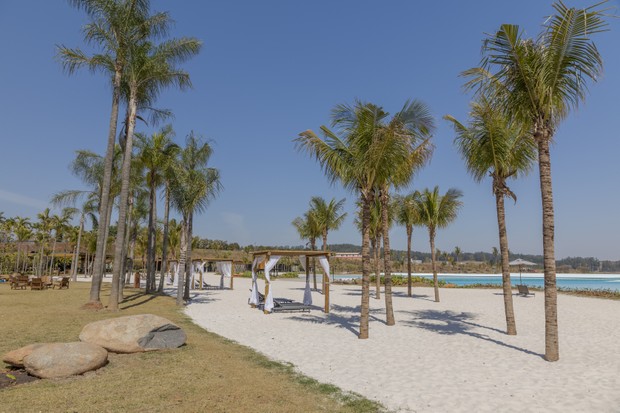 Condomínio tem praia artificial com piscina que recria um mar de ondas perfeitas (Foto: Divulgação/Rafael Renzo) Condomínio tem praia artificial com piscina que recria um mar de ondas perfeitas (Foto: Divulgação/Rafael Renzo)