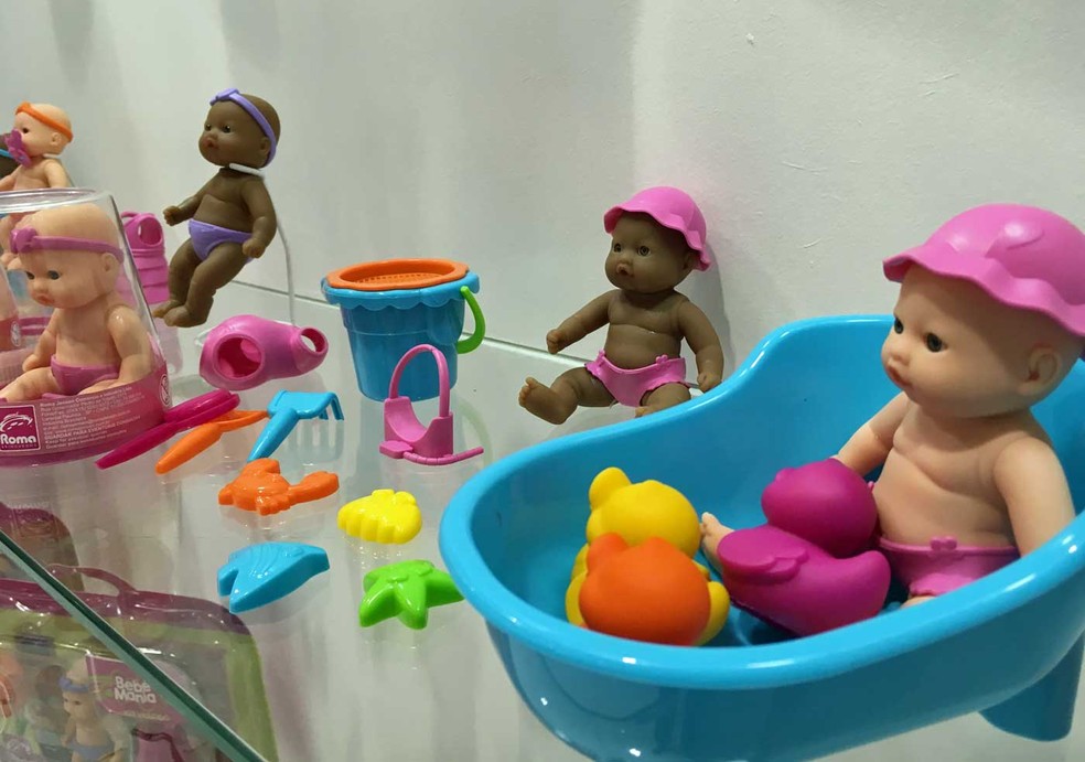 Modelos de bonecas feitos para aumentar a representatividade racial (Foto: Ana Carolina Moreno/G1)