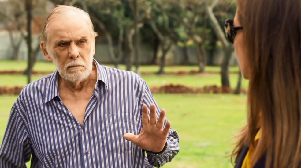 Nestor não quer saber de aproximação com a sua filha — Foto: TV Globo