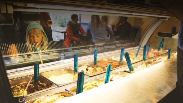 O sabor da baunilha é normalmente encontrado em sorvetes e doces, mas a maior parte da matéria-prima usada nas receitas é artifical (Foto: BBC)