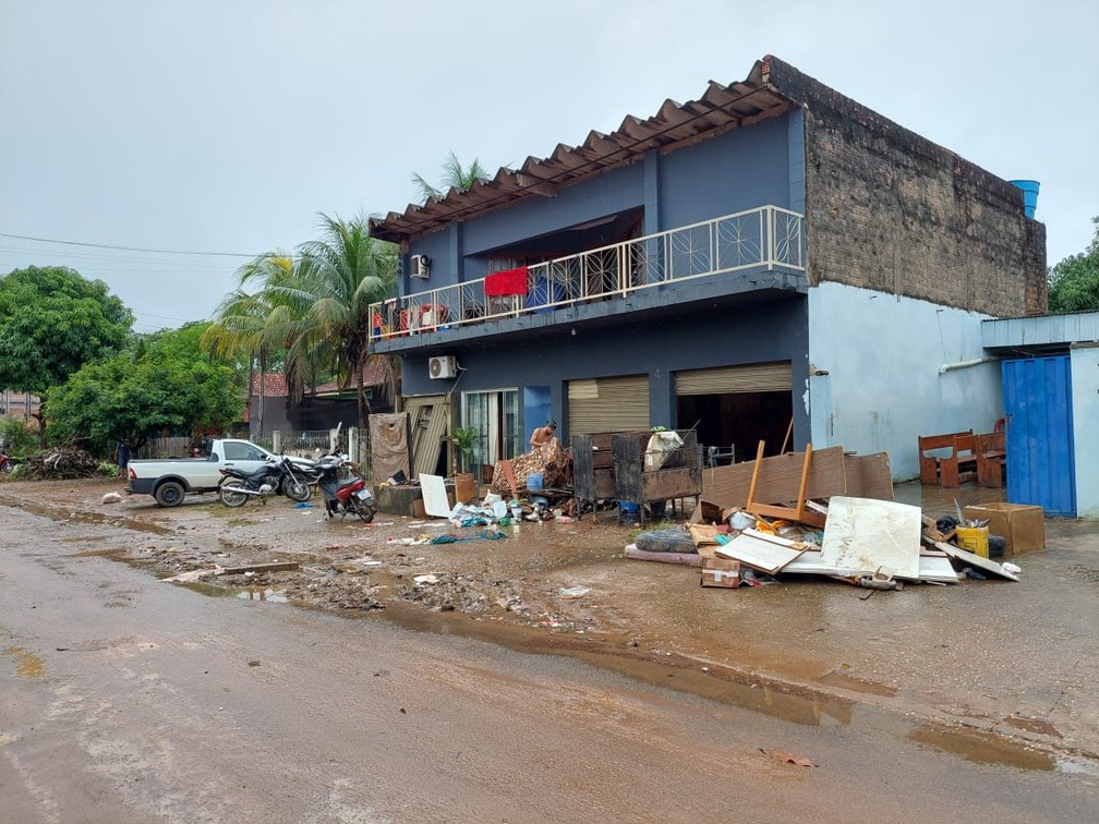 Casa foi inundada na sexta-feira (19) após enchente em Cacoal — Foto: Victória Ferreira/Rede Amazônica