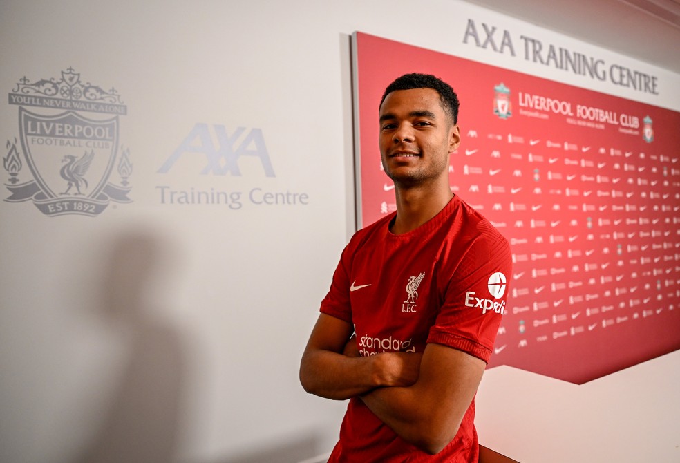 Destaque da Copa do Mundo, Cody Cakpo foi rapidamente contratado pelo Liverpool — Foto: Liverpool