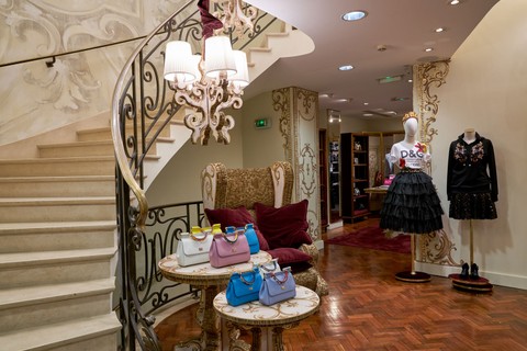 Dolce & Gabbana inaugura loja exclusiva para mulheres em Paris