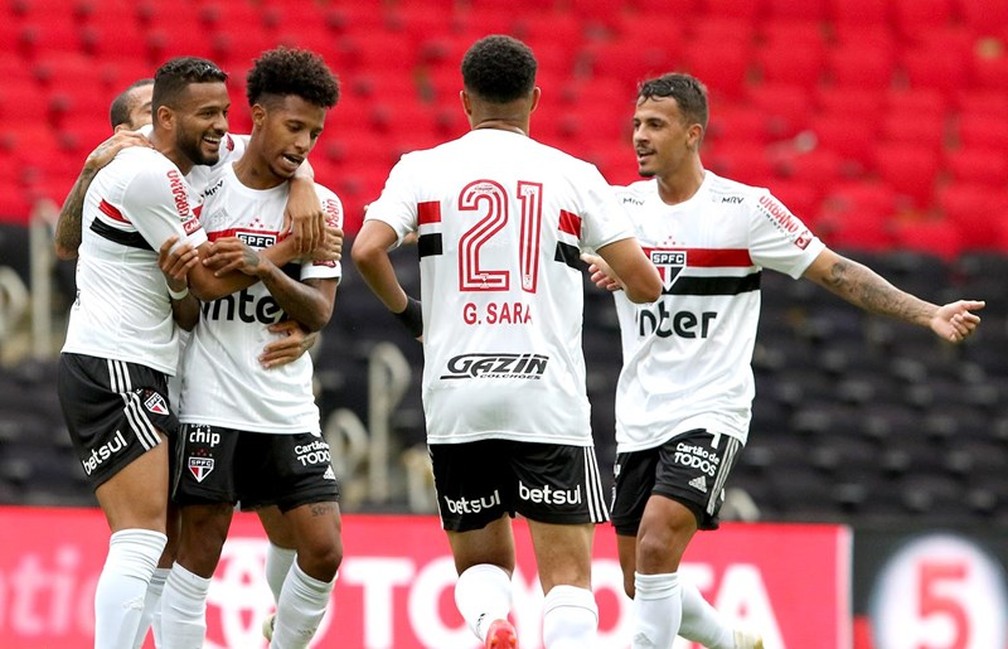 SPFC quer acabar com sequência de quatro eliminações por argentinos