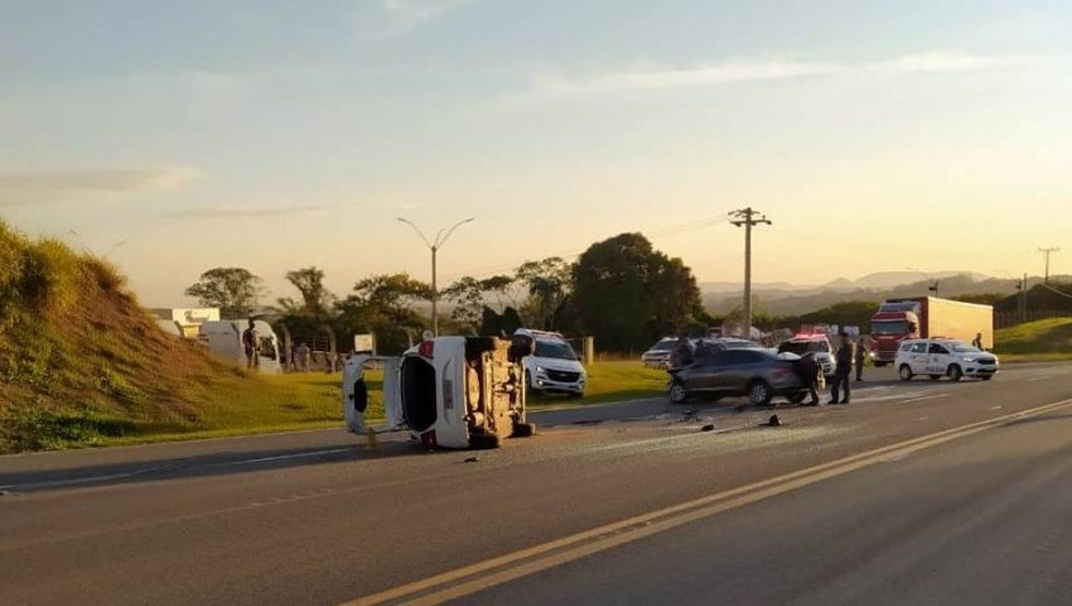Colis&atilde;o aconteceu durante persegui&ccedil;&atilde;o policial em rodovia em Rio Claro &mdash; Foto: Jornal Cidade de Rio Claro