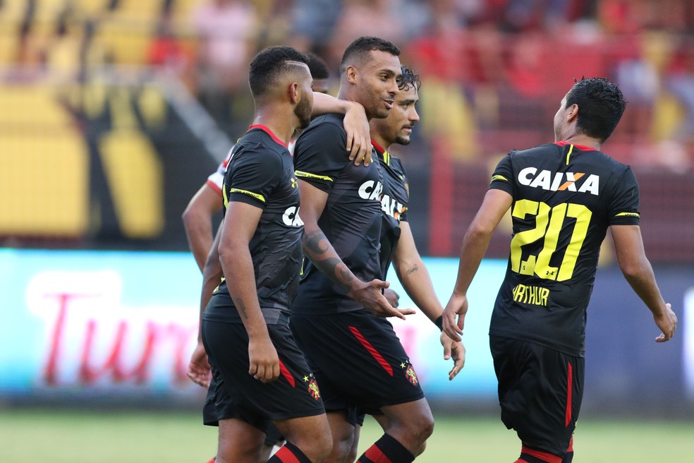 Sem preferência de técnico, Elton e Brocador esquentam disputa no ...
