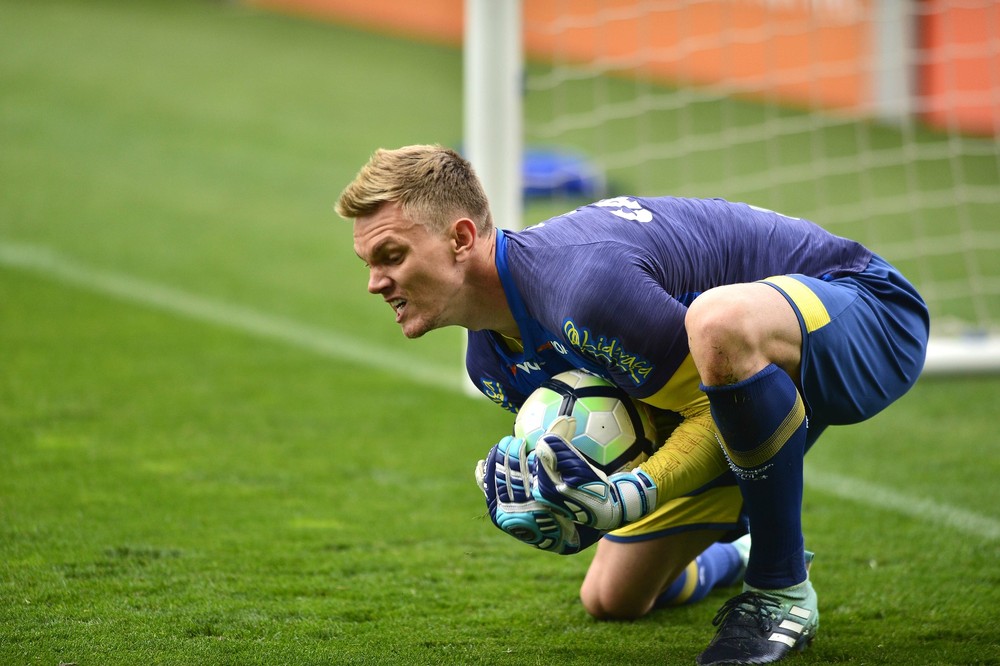 De volta, goleiro Douglas Friedrich negocia renovação de contrato com o Corinthians