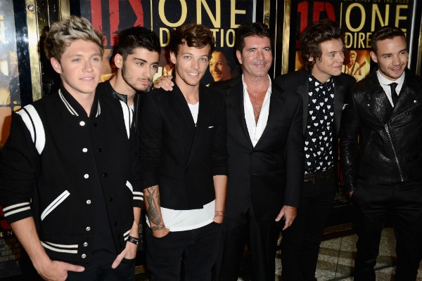 Simon Cowell com integrantes do One Direction  (Foto: Getty Images)