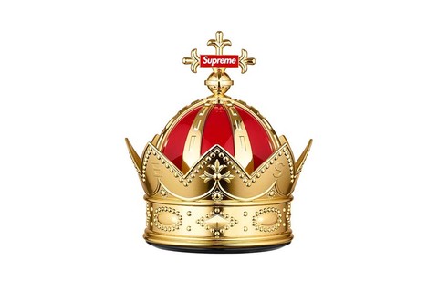 Talvez a coroa seja uma tiração de sarro, talvez seja a marca se intitulando a rainha do streetwear, mas uma coisa é certa: essa coroa é super cafona. (foto: divulgação)
