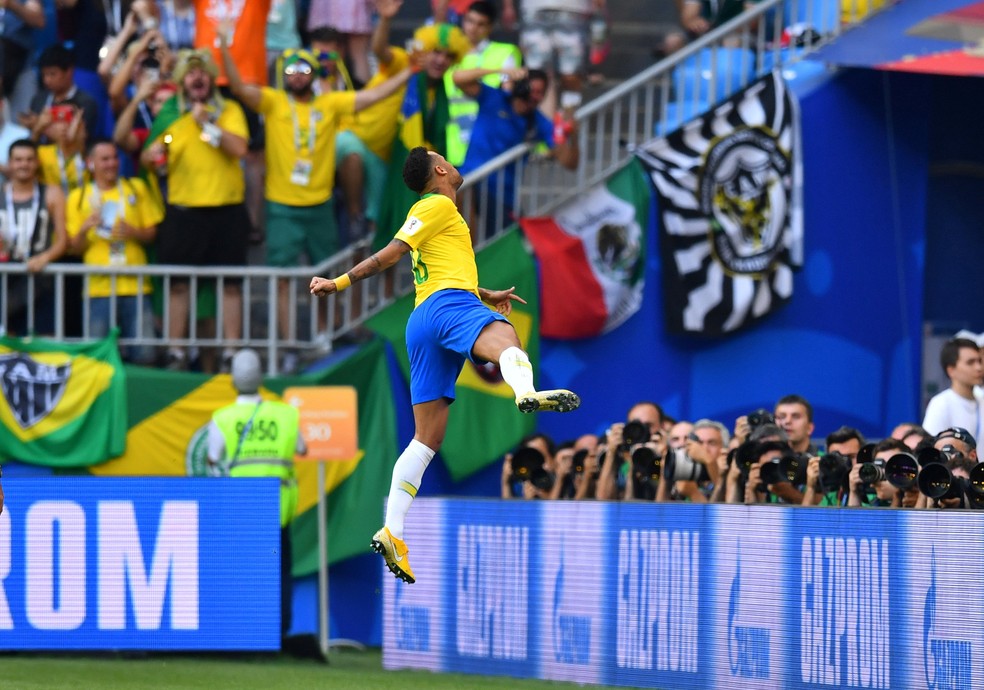 Neymar comemora o primeiro gol do Brasil (Foto: REUTERS/Dylan Martinez)