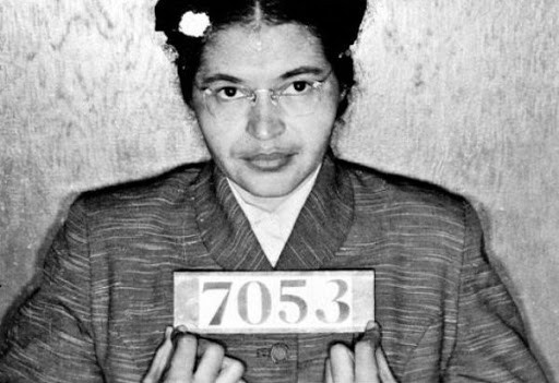 Rosa parks após ser presa por se recusar a ceder seu lugar em ônibus