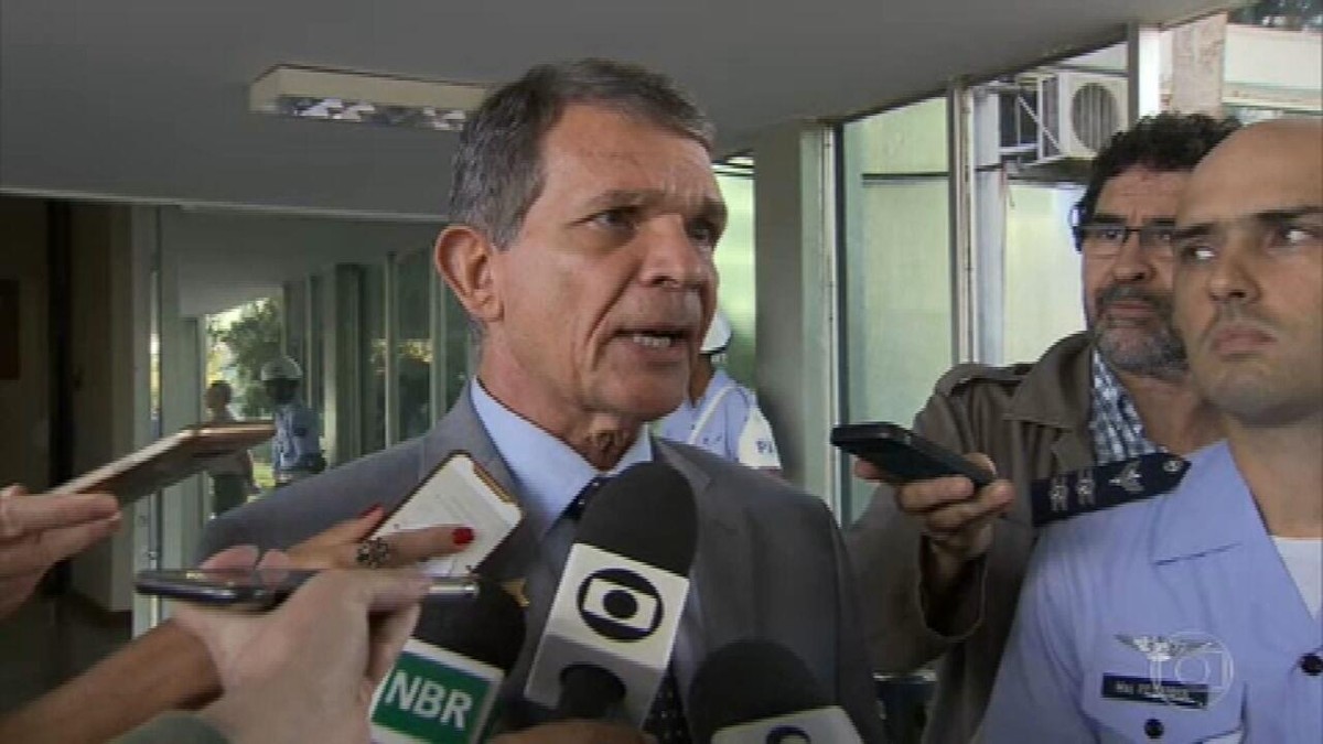 'Vamos meter o dedo na energia elétrica', diz Bolsonaro um dia depois de anunciar troca no comando da Petrobras thumbnail