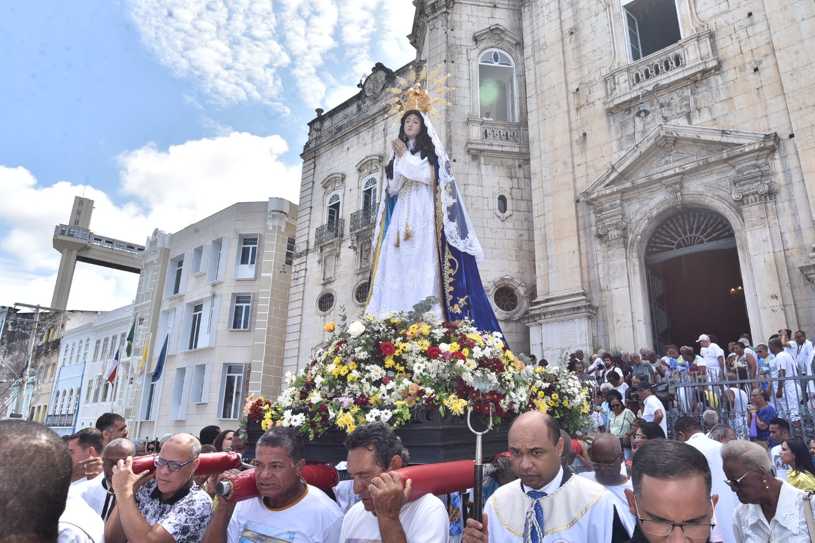 Após dois anos, festa de Nossa Senhora da Conceição da Praia volta a ser realizada com missa campal e procissão em Salvador 