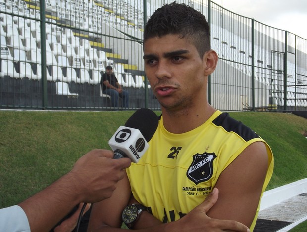 Jean Carioca, meia-atacante do ABC (Foto: Tiago Menezes)