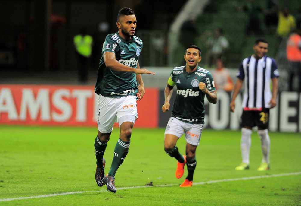 Borja diz que pode melhorar ainda mais no Palmeiras; Felipe Melo elogia