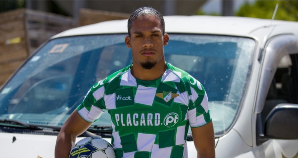 Rafael Santos, ex-Flamengo, &eacute; apresentado no Moreirense &mdash; Foto: Reprodu&ccedil;&atilde;o