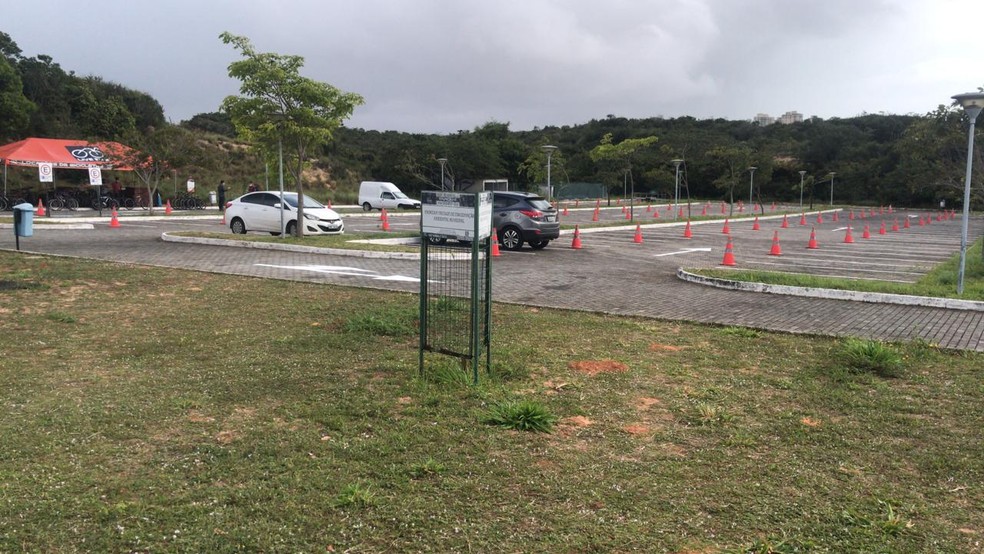 Vagas de veículos no estacionamento estão limitadas em 50% no Parque da Cidade — Foto: Kléber Teixeira/Inter TV Cabugi