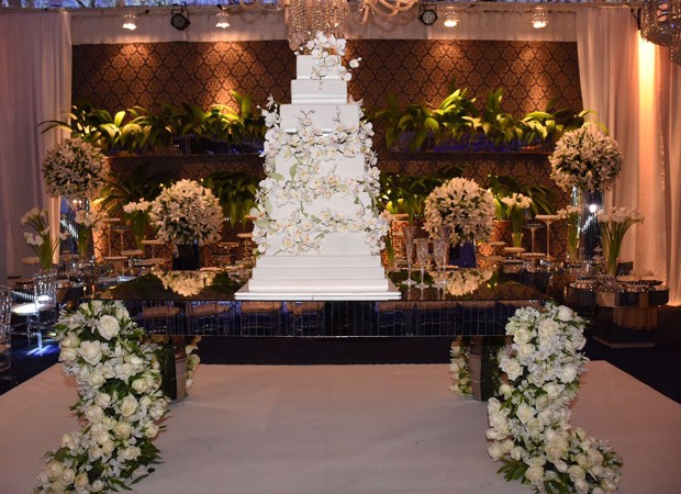 Mesa de bolo do casamento de Péricles e Lidiane (Foto: Felipe Souto Maior/AgNews)