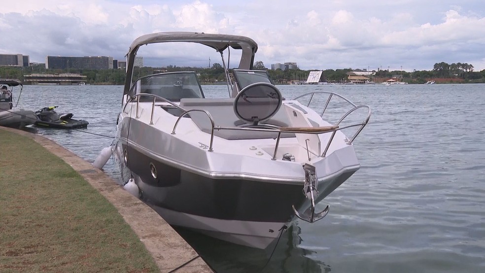 Mulher tem braço decepado após cair de lancha no Lago Paranoá — Foto: TV Globo/Reprodução
