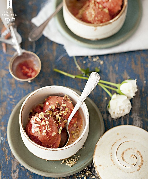 Se bobear, até emagrece: o sorbet de morango e tangerina tem sabor refrescante e potencial termogênico, que estimula a queima de gordura. Pratinho Atelier Muriqui Cerâmica, bowls Atelier Hideko Honma (Foto: Elisa Correa/Editora Globo)