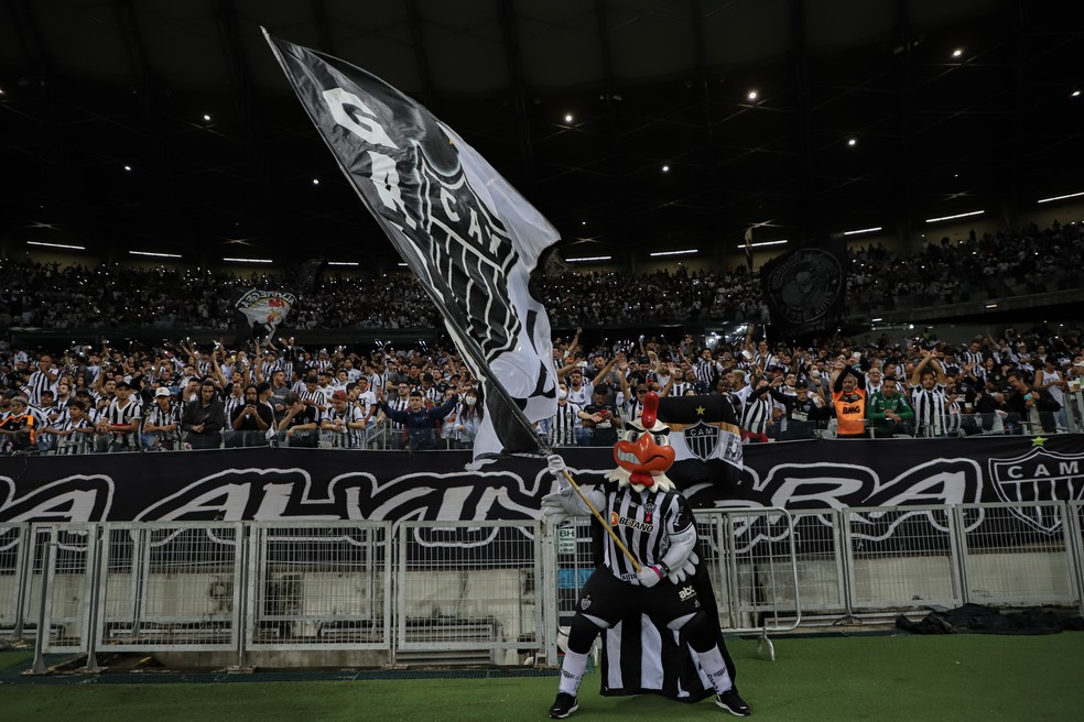 Galo Doido, mascote do Atlético-MG, no Mineirão — Foto: Pedro Souza / Atlético-MG