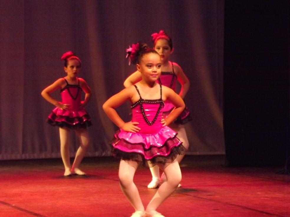 Bailarina de Bauru que ganhou concurso virtual dança desde os cinco anos — Foto: Arquivo pessoal