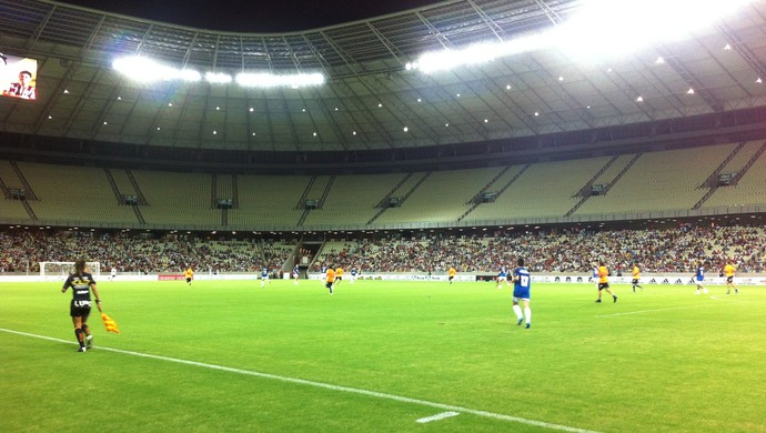Arena Castelão recebe bom público em jogo festivo (Foto: João Marcelo Sena)