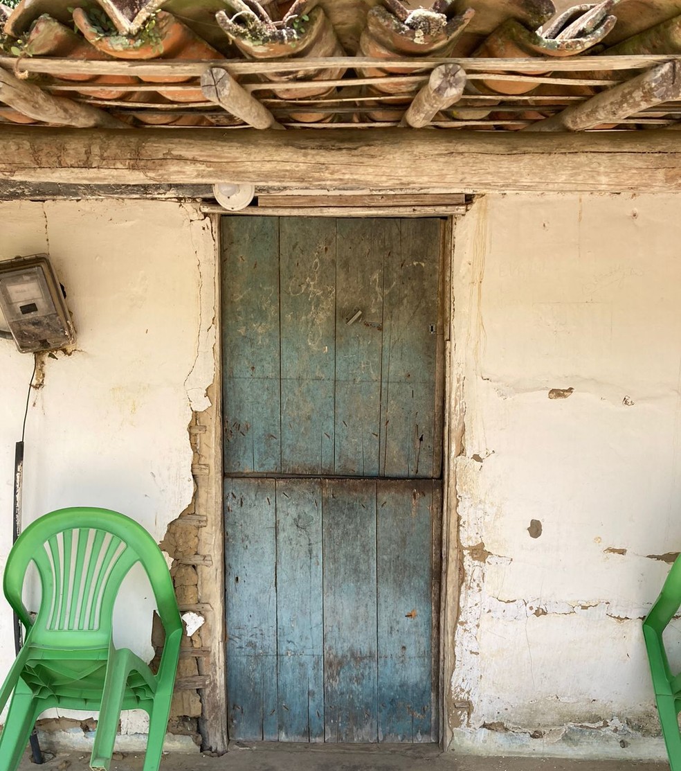 Casa que foi invadida por criminosos fica no Engenho Roncadorzinho, em Barreiros, na Mata Sul de Pernambuco — Foto: Reprodução/WhatsApp