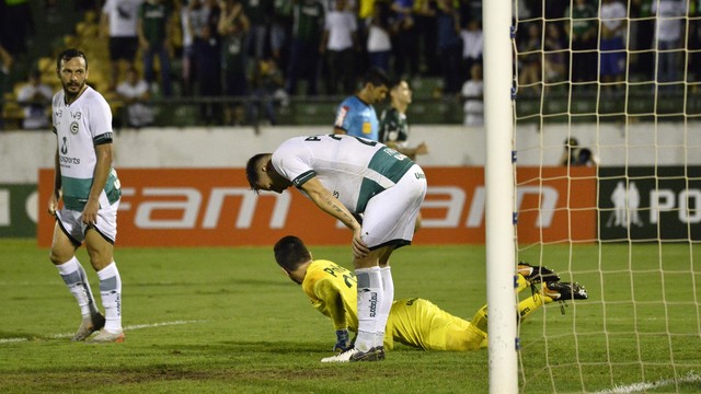 Jogadores do Goiás na derrota para o Palmeiras
