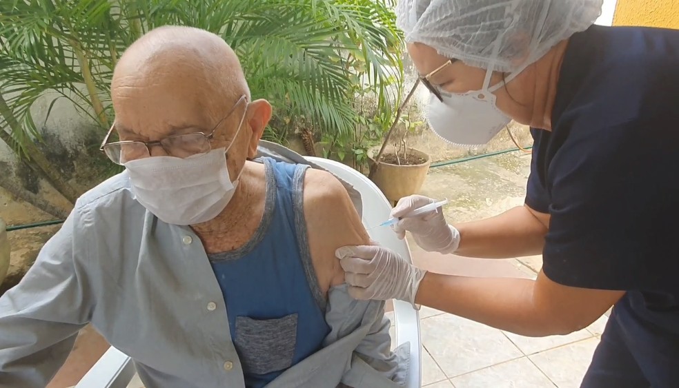 ex-combatente Ex-combatente da 2ª Guerra Mundial é vacinado contra a Covid-19 em Mossoró