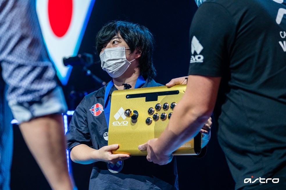 Kawano venceu iDom na grande final e ficou com o título da EVO 2022 de Street Fighter V — Foto: Divulgação/Astro Gaming Esports