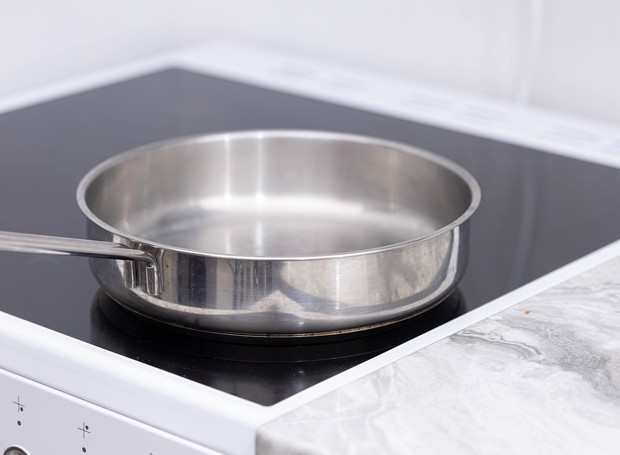 O cooktop por indução aquece por conta de um campo magnético  (Foto: Flickr/Marco Verch/CreativeCommons)
