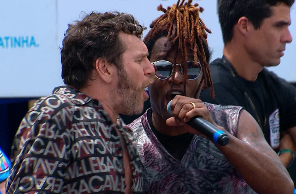 Toni Garrido e Otto se apresentam no Galo da Madrugada em 2020 — Foto: Reprodução/TV Globo