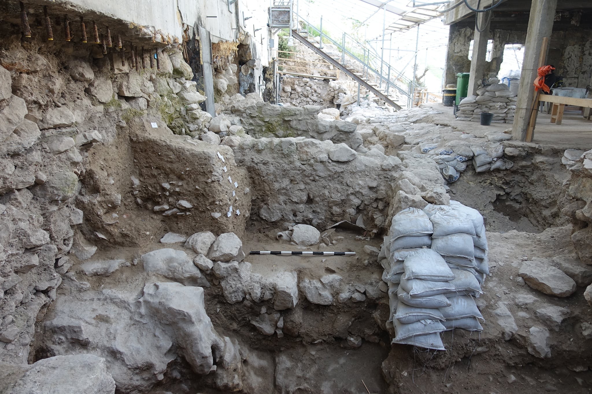 Evidências de terremoto citado na Bíblia são encontrados em Israel (Foto: Joe Uziel/Autoridade de Antiguidades de Israel)