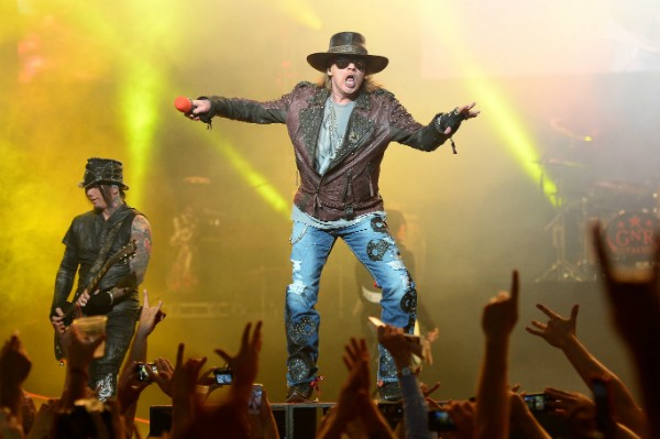 O cantor Axl Rose em uma apresentação do Guns n' Roses (Foto: Getty Images)