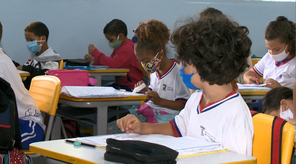Crianças nas escolas — Foto: Reprodução/TV Gazeta