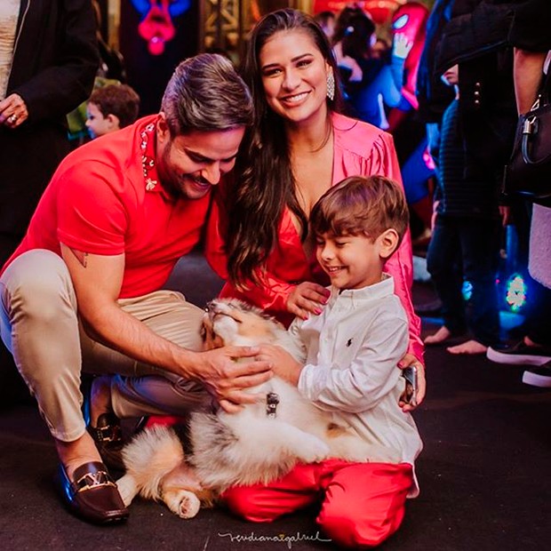 Simone Mendes e Kaká Diniz com o filho, Henry (Foto: Reprodução/ Instagram)