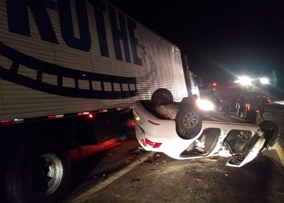 O acidente aconteceu na BR 407, em Petrolina â€” Foto: AndrÃ©a Meireles/ TV Grande Rio